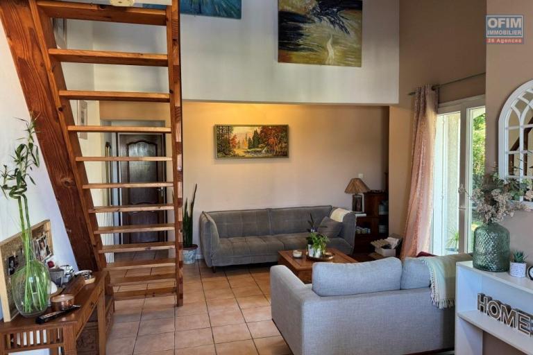 A louer grande et belle villa MEUBLE de type F6 dans un quartier résidentiel calme à Trois Mares le Tampon
