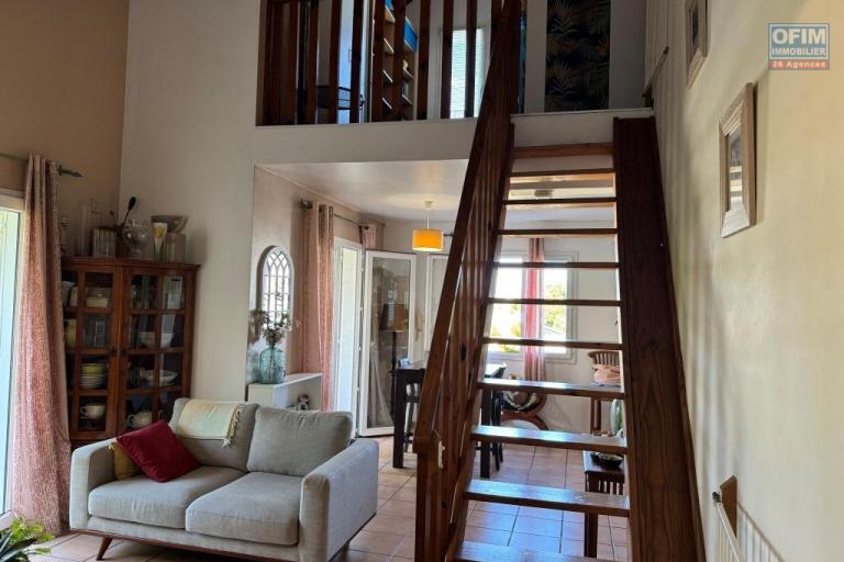 A louer grande et belle villa MEUBLE de type F6 dans un quartier résidentiel calme à Trois Mares le Tampon
