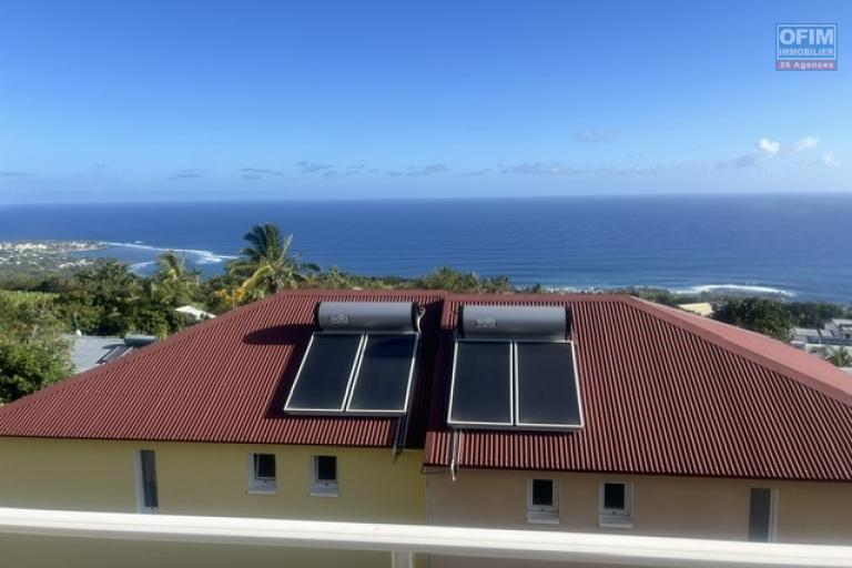 A louer villa F5/6 mitoyenne avec garage au bas des AVIRONS