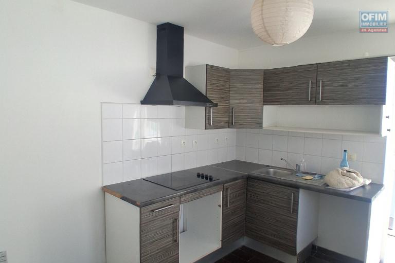 A LOUER Spacieux appartement de type F3 sur L'EPERON à SAINT-GILLES LES HAUTS