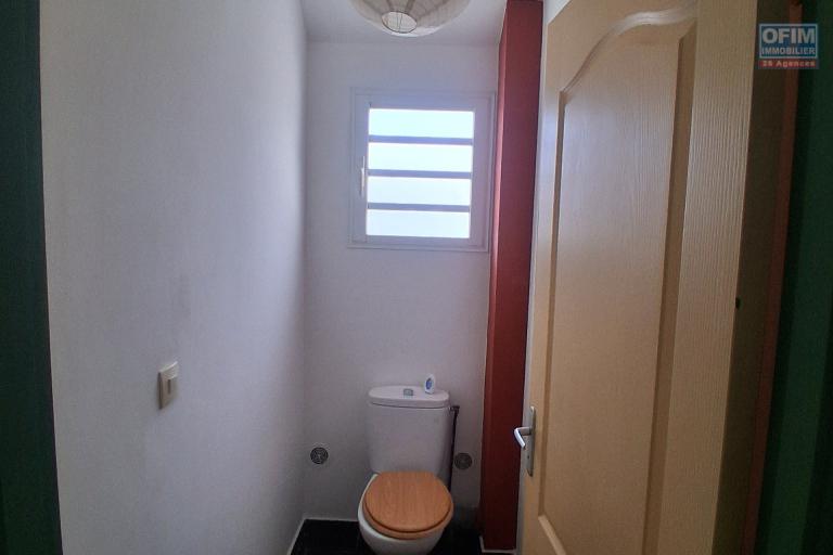 A LOUER Spacieux appartement de type F3 sur L'EPERON à SAINT-GILLES LES HAUTS