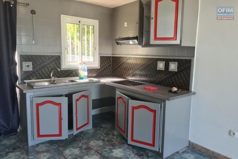 A louer jolie villa de type F3 avec double garage le Tampon 13éme