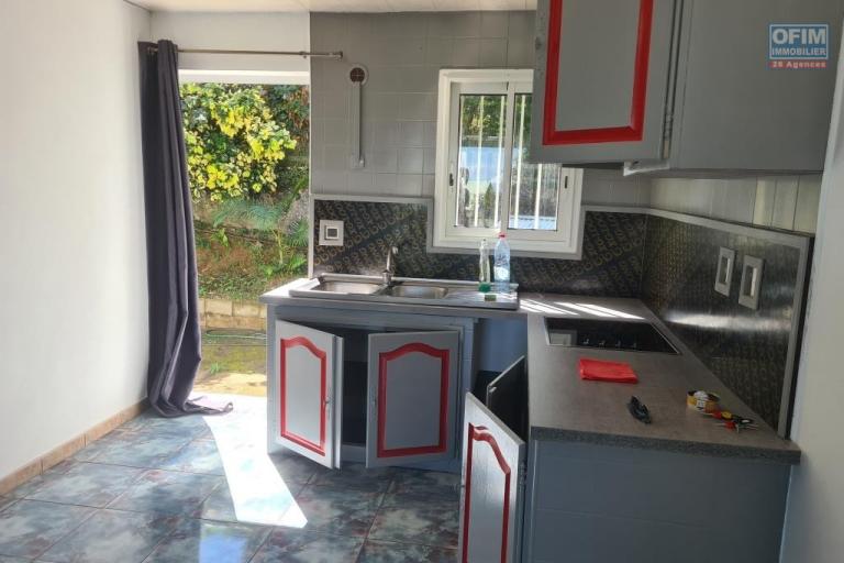 A louer jolie villa de type F3 avec double garage le Tampon 13éme