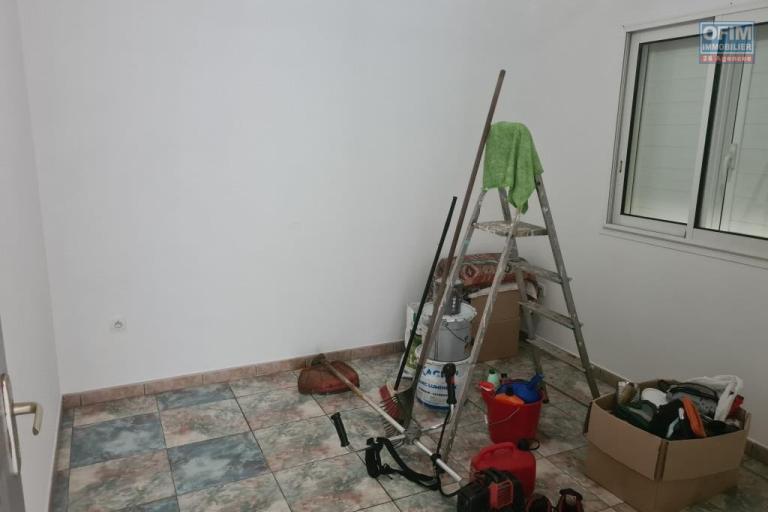 A louer jolie villa de type F3 avec double garage le Tampon 13éme