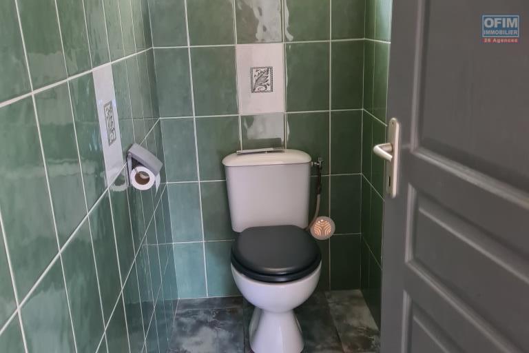 A louer jolie villa de type F3 avec double garage le Tampon 13éme