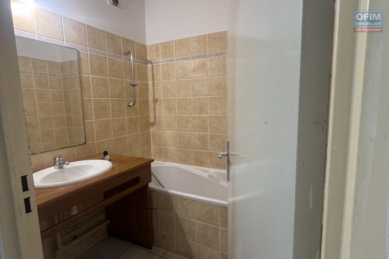 À louer Joly, appartement de type F2 en meublé sur la résidence clos des Z’evis à Saint-Denis