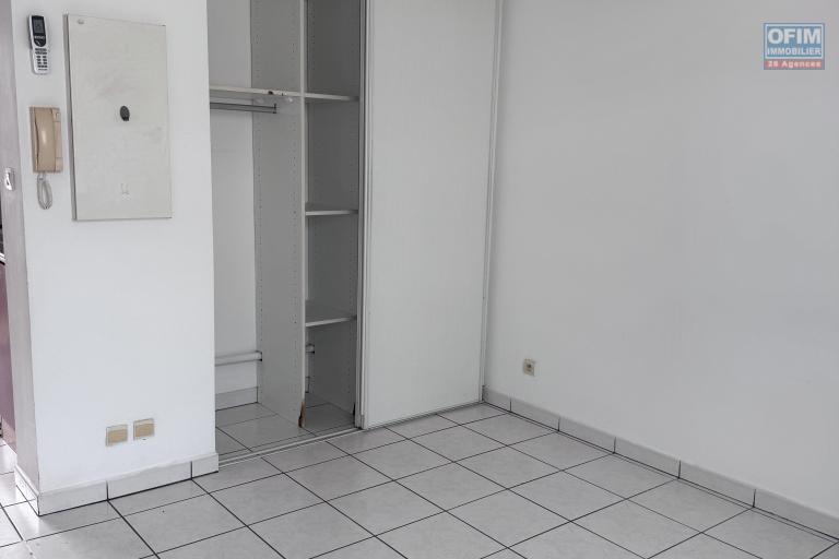 À louer cet appartement de type F1 sur la résidence Saint-Exupéry à Sainte Clotilde