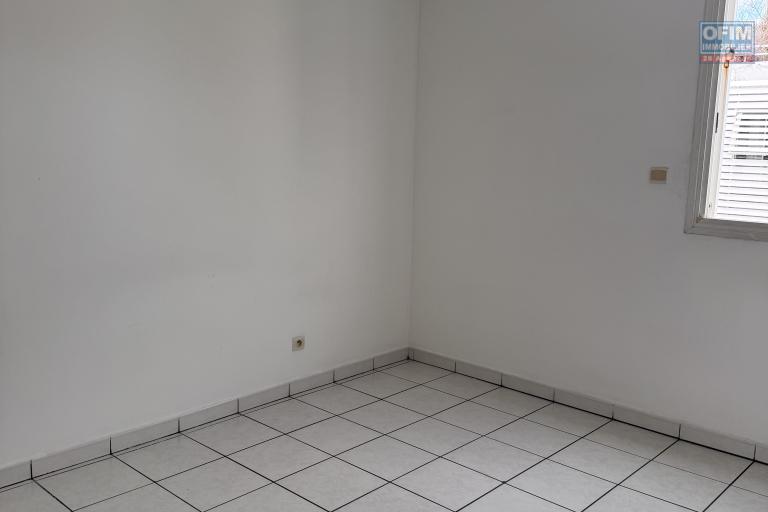 À louer cet appartement de type F1 sur la résidence Saint-Exupéry à Sainte Clotilde