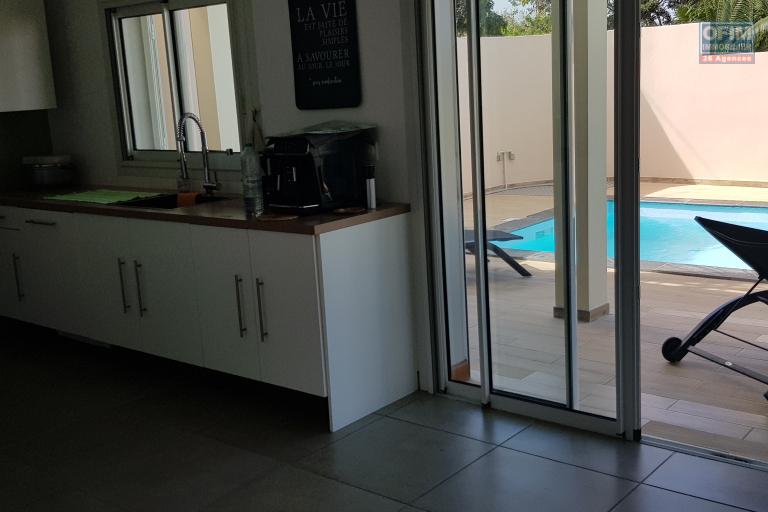 À louer – Villa F5 avec piscine au calme, proche centre-ville de L’Étang-Salé