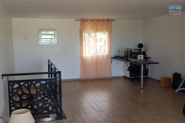 À louer – Villa F5 avec piscine au calme, proche centre-ville de L’Étang-Salé
