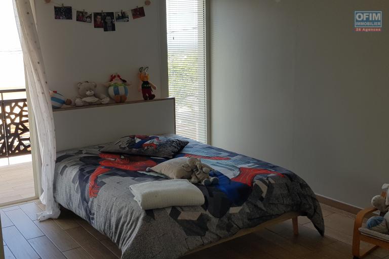 À louer – Villa F5 avec piscine au calme, proche centre-ville de L’Étang-Salé