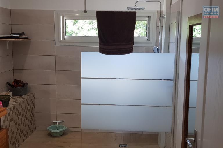 À louer – Villa F5 avec piscine au calme, proche centre-ville de L’Étang-Salé