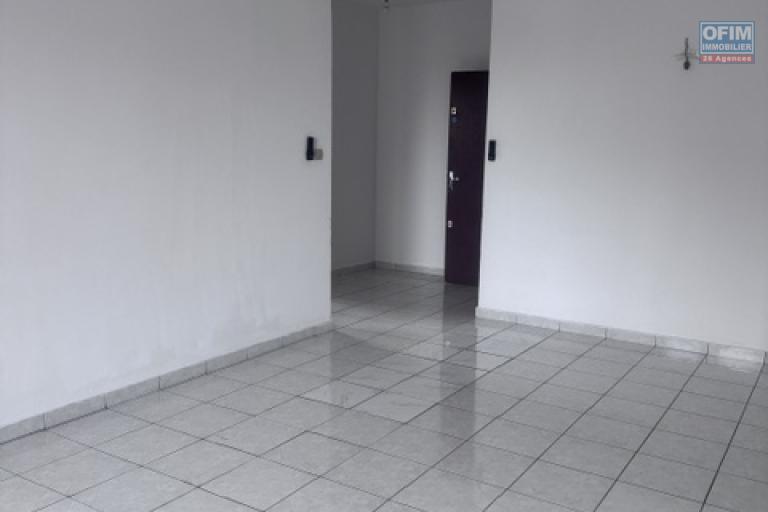 A vendre appartement de type F3 spacieux et lumineux à Sainte Clotilde