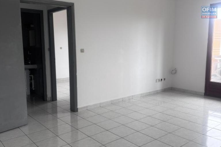 A vendre appartement de type F3 spacieux et lumineux à Sainte Clotilde