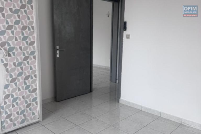 A vendre appartement de type F3 spacieux et lumineux à Sainte Clotilde