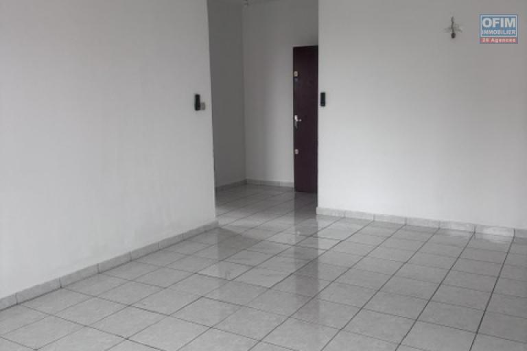 A vendre appartement de type F3 spacieux et lumineux à Sainte Clotilde
