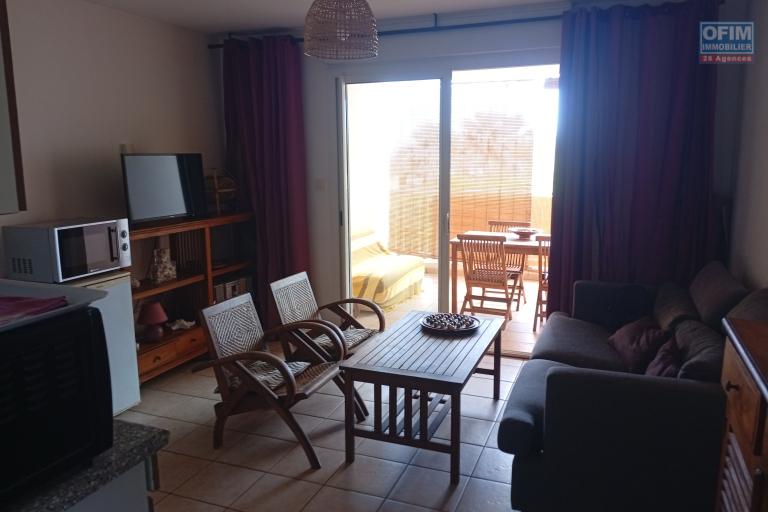 A VENDRE APPARTEMENT F2 DUPLEX DE 53 M2 DANS UNE RESIDENCE AVEC PISCINE AVEC VUE MER A LA SALINE LES BAINS