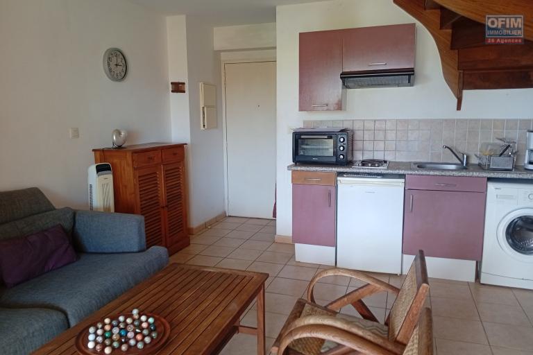 A VENDRE APPARTEMENT F2 DUPLEX DE 53 M2 DANS UNE RESIDENCE AVEC PISCINE AVEC VUE MER A LA SALINE LES BAINS