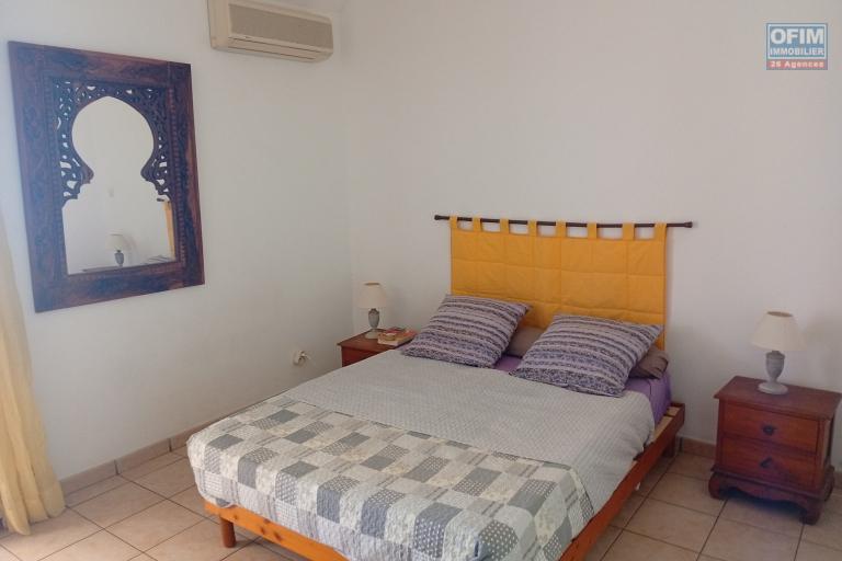 A VENDRE APPARTEMENT F2 DUPLEX DE 53 M2 DANS UNE RESIDENCE AVEC PISCINE AVEC VUE MER A LA SALINE LES BAINS