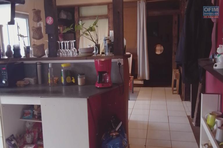 Vente Maison / Villa SAINT PIERRE – photo 2 sur 4 – Cuisine ouverte équipée