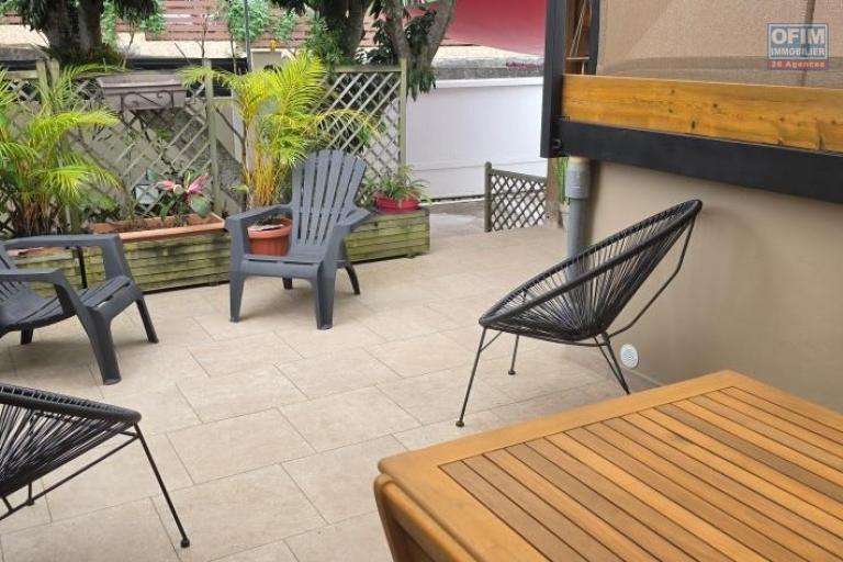 A louer ravissant F3 MEUBLE avec jardin et parking privatif