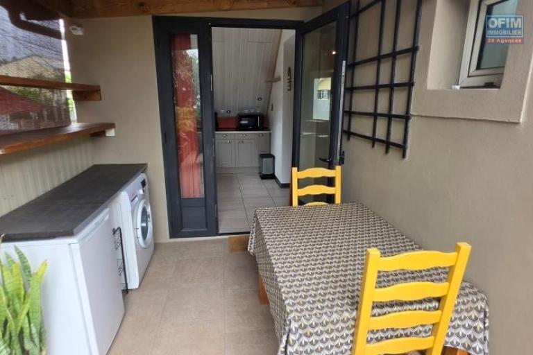 A louer ravissant F3 MEUBLE avec jardin et parking privatif