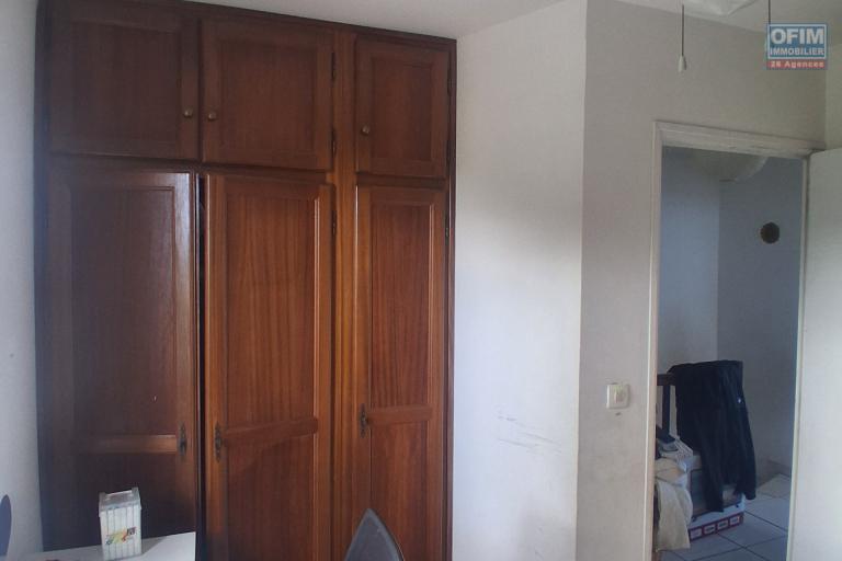 A VENDRE Maison à étage de type F4 sur L' EPERON à SAINT-GILLES LES HAUTS