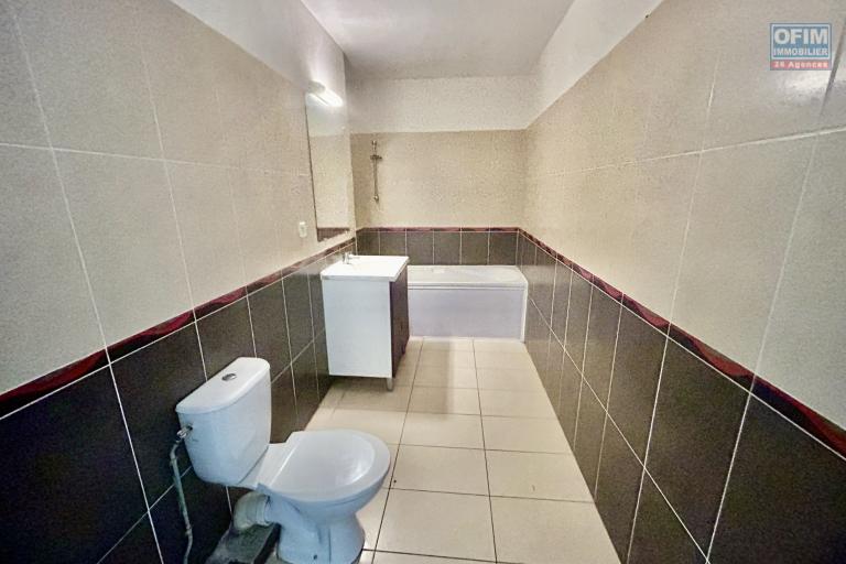 A louer - Appartement T2 de 49 m2 en rez-de-jardin - Sainte-Clotilde, La Bretagne