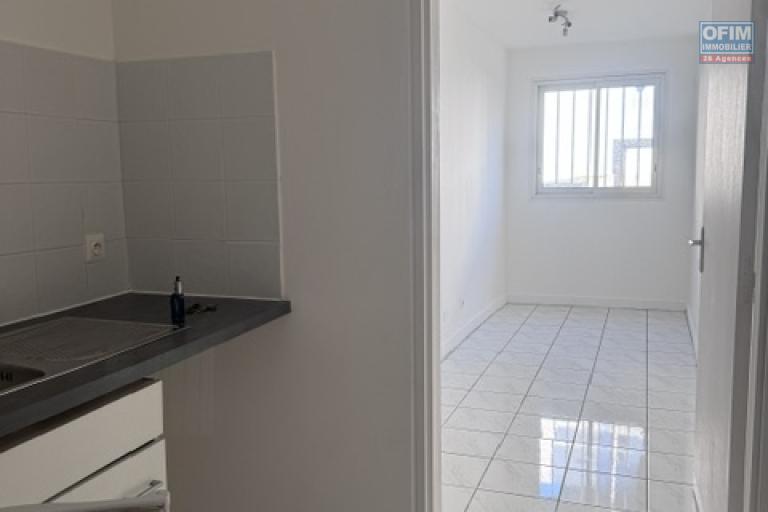 À louer appartement de type F2 sur la résidence ORANGELLES à Sainte Clotilde