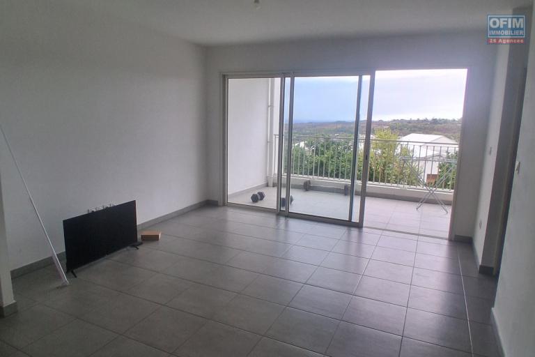Vente Appartement SAINT PAUL – photo 3 sur 10 – Séjour lumineux