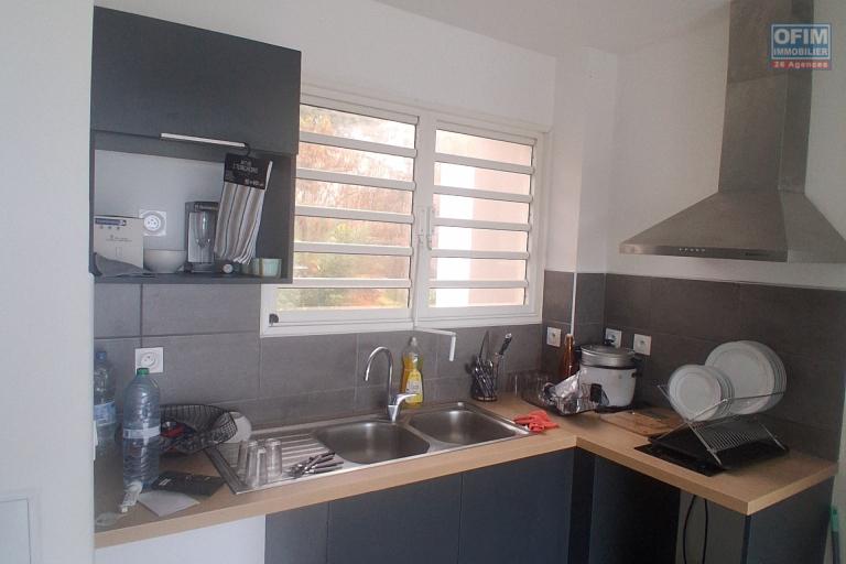 Vente Appartement SAINT PAUL – photo 8 sur 10 – Cuisine équipée