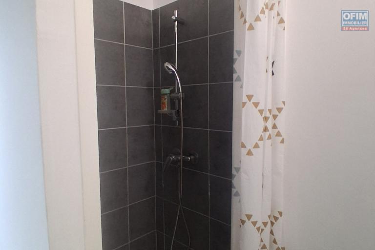 Vente Appartement SAINT PAUL – photo 9 sur 10 – Salle d'eau