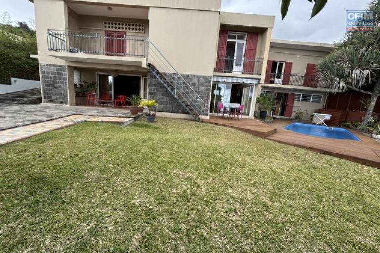 A vendre belle villa avec piscine à Saint Denis -La Montagne, vue mer