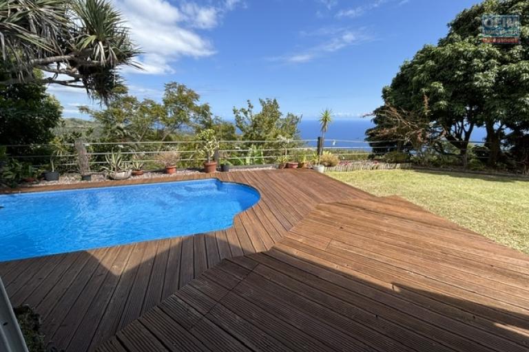 Vente Maison / Villa SAINT DENIS - LA MONTAGNE – photo 2 sur 11 – Piscine avec vue mer