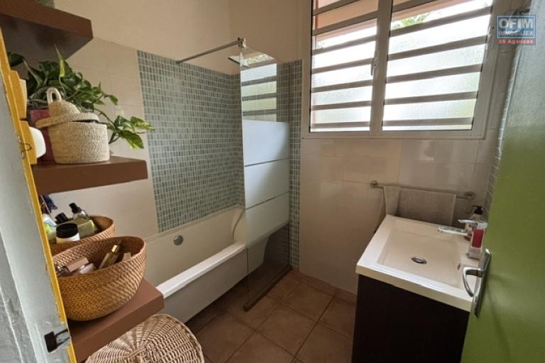 Vente Maison / Villa SAINT DENIS - LA MONTAGNE – photo 8 sur 11 – Salle de bains