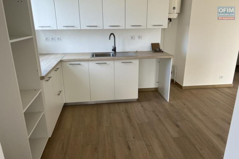 Location Appartement ETANG SALE – photo 1 sur 13 – Cuisine ouverte équipée