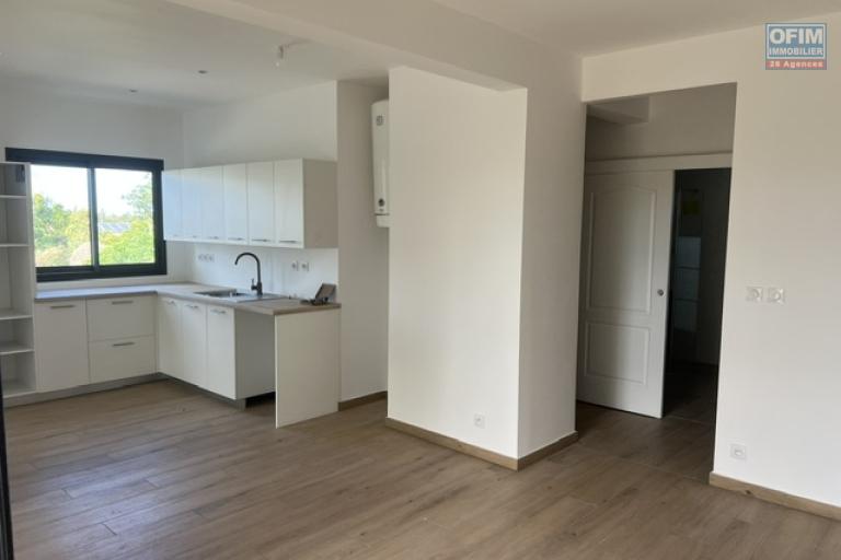 Location Appartement ETANG SALE – photo 7 sur 13 – Cuisine ouverte équipée