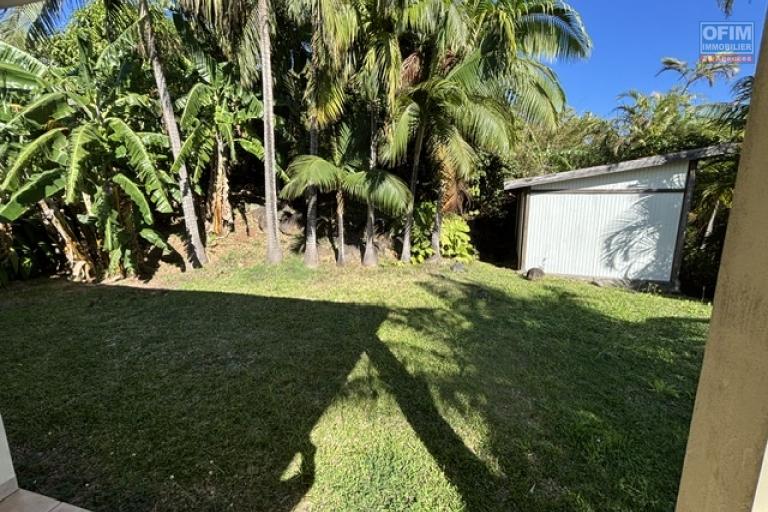 Location Maison / Villa SAINT DENIS - LA MONTAGNE – photo 2 sur 11 – Jardin arboré