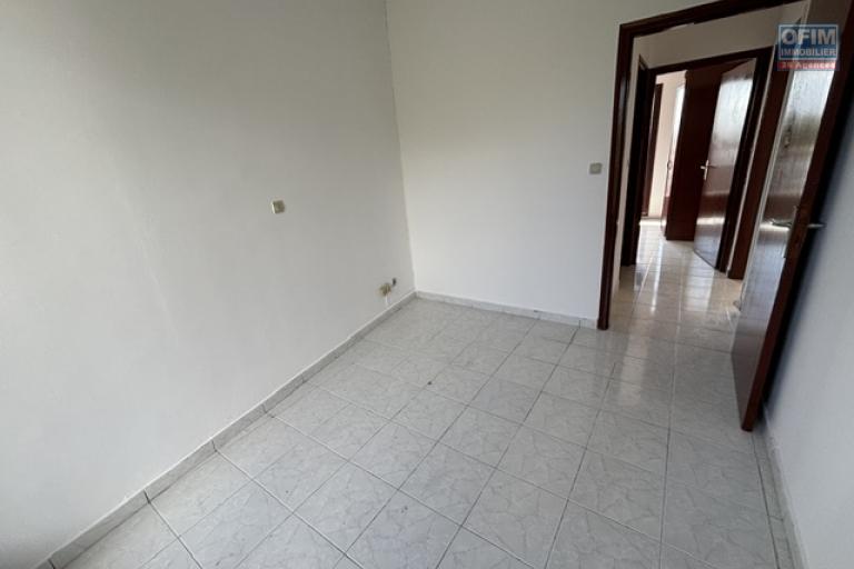 Vente Appartement SAINTE CLOTILDE – photo 6 sur 10 – Dégagement