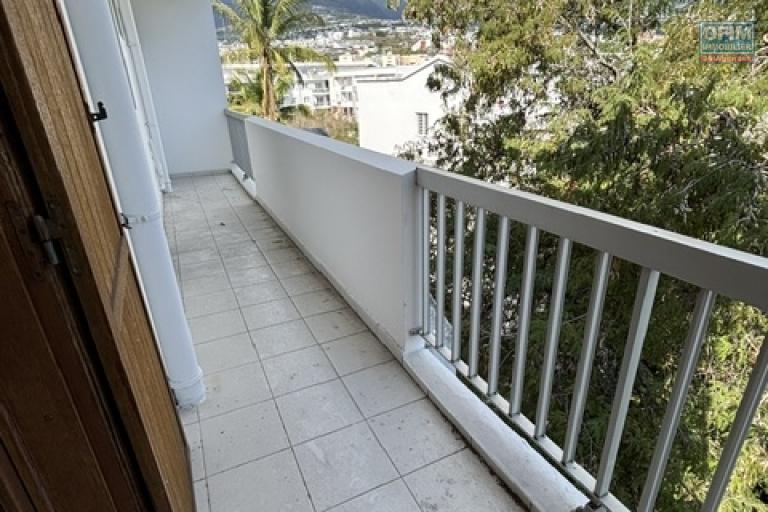 Vente Appartement SAINTE CLOTILDE – photo 7 sur 10 – Balcon