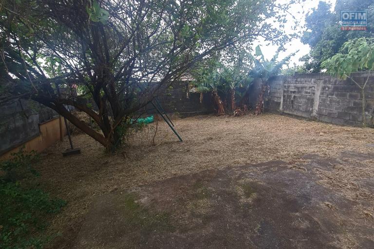 Vente Maison / Villa SAINTE SUZANNE – photo 6 sur 8 – Jardin arboré