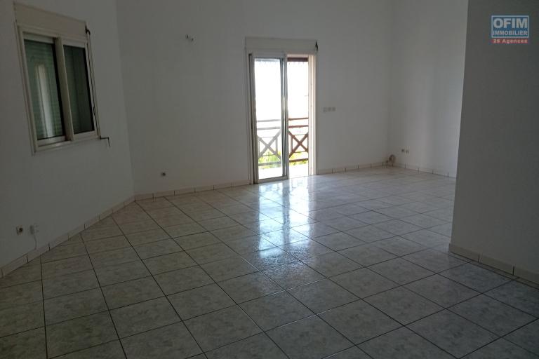 Location Maison / Villa SAINT LEU – photo 2 sur 13 – Pièce de vie lumineuse