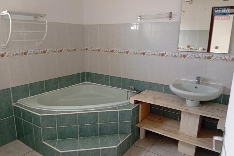 Location Maison / Villa SAINT LEU – photo 8 sur 13 – Salle de bains