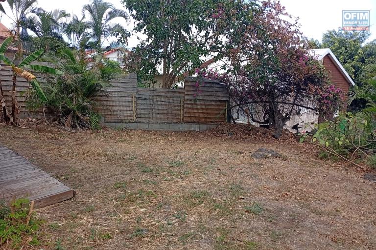 Location Maison / Villa SAINT LEU – photo 10 sur 13 – Jardin arboré