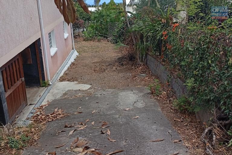 Location Maison / Villa SAINT LEU – photo 13 sur 13 – Cour
