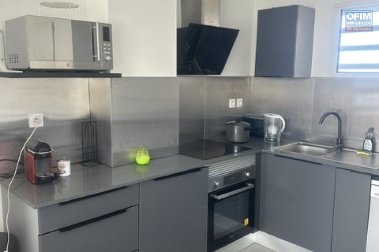 Location meublé Appartement SAINT PIERRE – photo 6 sur 9 – Cuisine équipée