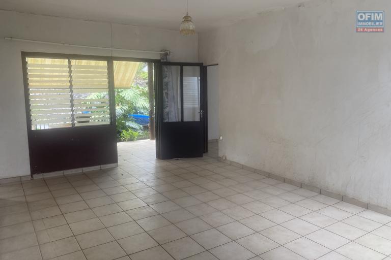 Vente Maison / Villa POSSESSION – photo 9 sur 14 – Séjour/salle à manger