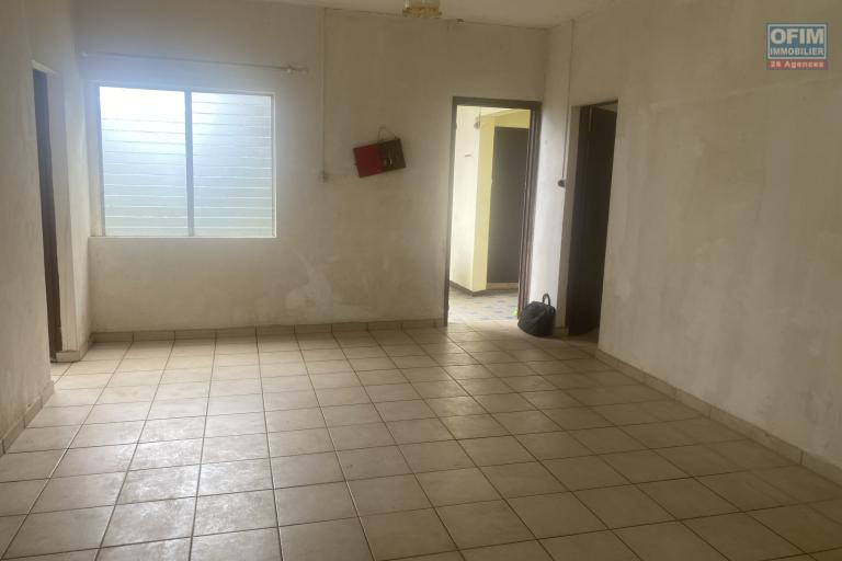 Vente Maison / Villa POSSESSION – photo 10 sur 14 – Séjour/ salle à manger