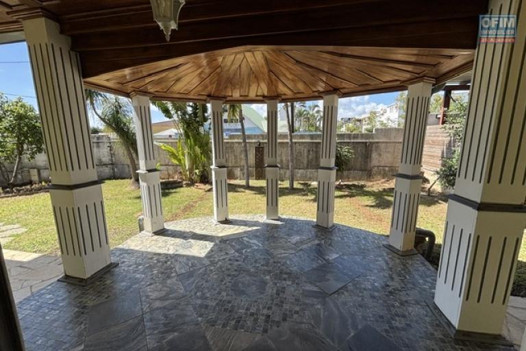 Location Maison / Villa SAINT DENIS – photo 2 sur 16 – Terrasse