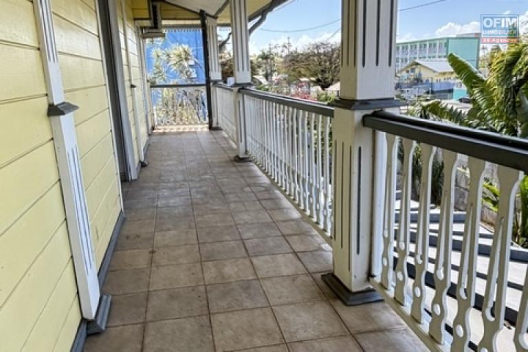 Location Maison / Villa SAINT DENIS – photo 11 sur 16 – Balcon